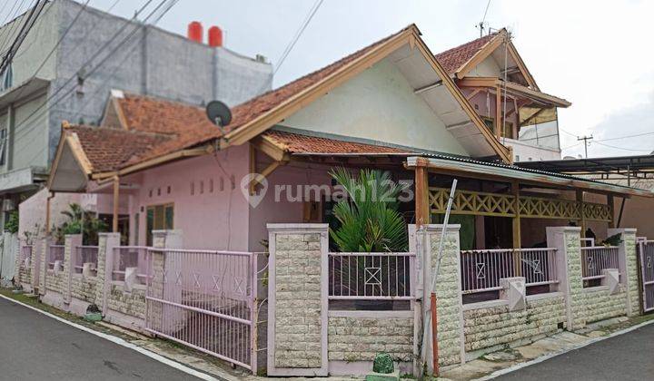 Rumah Hook di Tampomas Semarang, Semarang 1