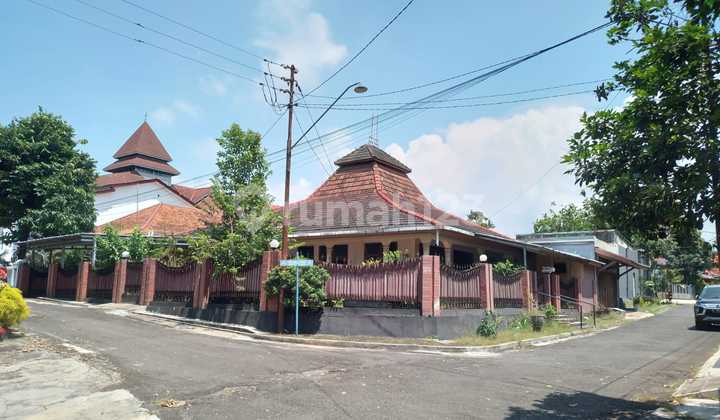 For Sale House in Trunojoyo Banyumanik, Semarang 1