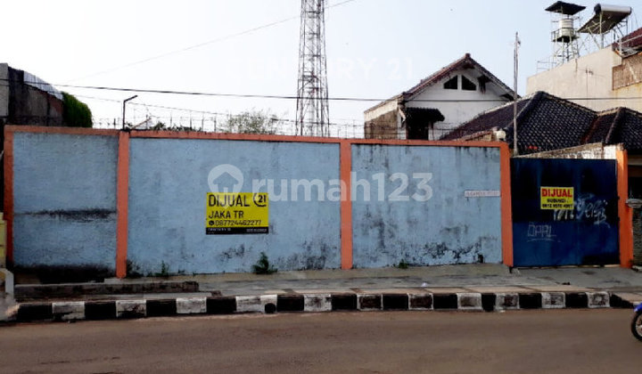 LAND AND SURROUNDING FENCE BUILDING FOR RENT