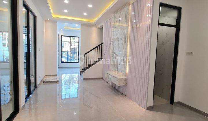 ruang keluarga murah rp.2 milyar-an rumah dijual