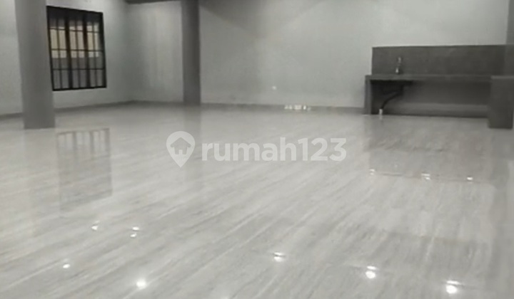 Affordable For Rent 1800 M2 New Commercial Building West Surabaya On Jelidro Main Road - Sambikerep - Zero Commercial Area Main Road - Car Parking for 10 Cars Spacious Suitable For Gym, Coffee Shop, Restaurant, Salon, Showroom, Minimarket, Ballet Studio, Music Studio Affordable For Rent 1800 M2 New Commercial Building West Surabaya On Jelidro Main Road - Sambikerep - Zero Commercial Area Main Road - Car Parking for 10 Cars Spacious Suitable For Gym, Coffee Shop, Restaurant, Salon, Showroom, Minimarket, Ballet Studio, Music Studio