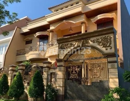 Rumah Classic Mewah Pakuwon City