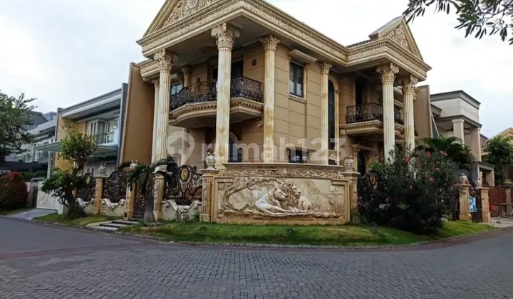 Classic Luxury San Antonio House Pakuwon City