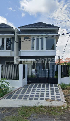 East-facing Hook House in Mulyosari Prima Utara, near ITS Pakuwon City. 1