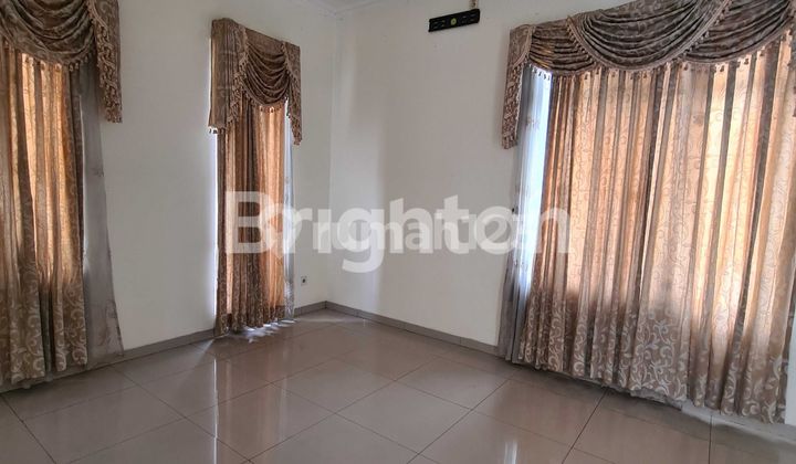 House With Large Yard In Graha Padma 2