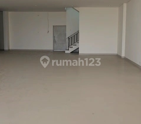 Newly Built, 18-Meter Wide, Side-by-Side Shophouse in Ngalian 2