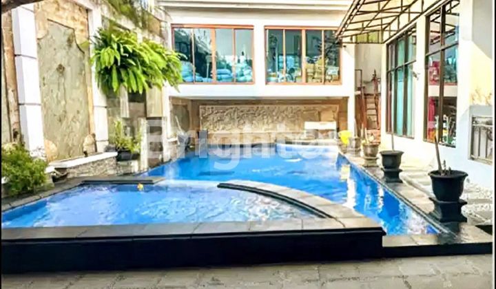 RUMAH MEWAH DENGAN KOLAM RENANG, GYM DAN BILLARD PRIBADI 2