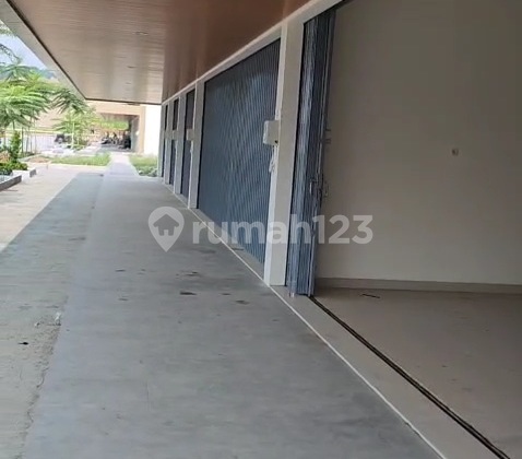 Newly Built, 18-Meter Wide, Side-by-Side Shophouse in Ngalian 1