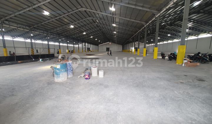 New Warehouse in the Gantot Subroto Industrial Area New Warehouse in the Gantot Subroto Industrial Area