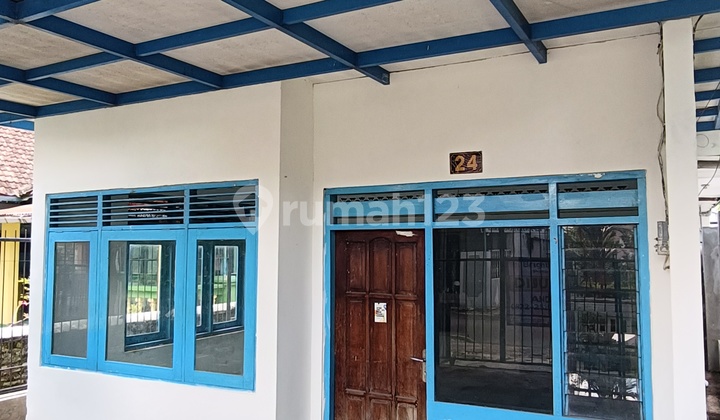 Well-Maintained Classic House Ready to Occupy in the Heart of Jombang City 2