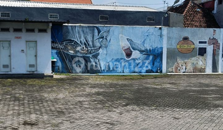 Business House with Ready-to-Use Large Land in Jombang 2