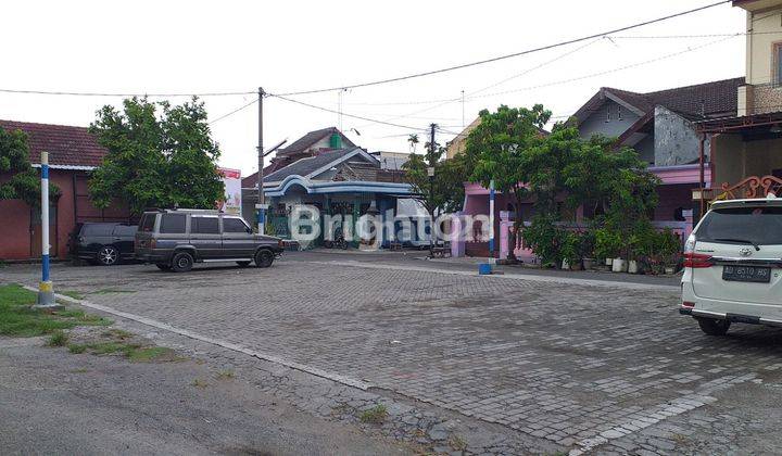 RUMAH LAMA DENGAN TANAH LUAS DI PERUMAHAN CANDI INDAH JOMBANG 2