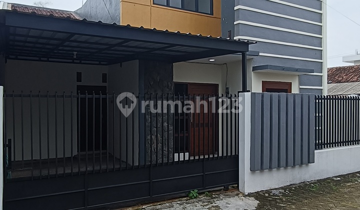 Beautiful House Full Canopy Ready to Occupy in Halmahera Jombang Beautiful House Full Canopy Ready to Occupy in Halmahera Jombang