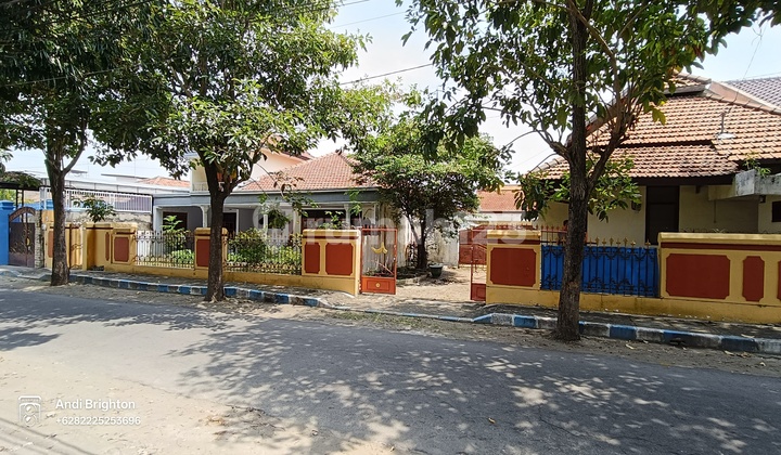 2-Story Spacious House with Swiftlet House in the Center of Jombang City
