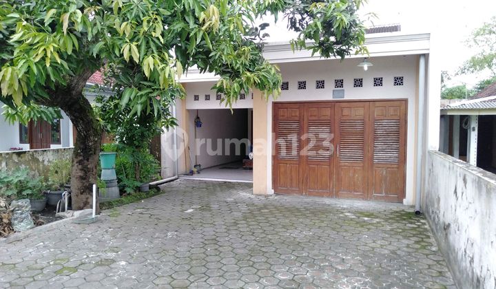 Rumah Istimewa 2 Lantai di Tengah Kota Jombang