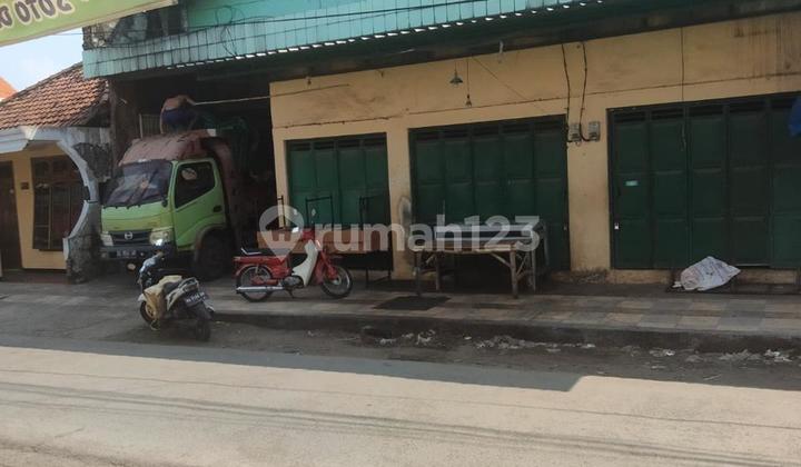 Ruko Luas dengan Rumah 2 Lantai di Pasar Legi Jombang Ruko Luas dengan Rumah 2 Lantai di Pasar Legi Jombang