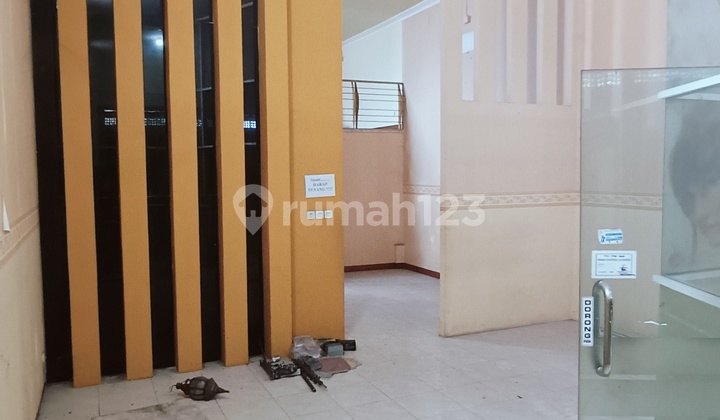 Shop Houses and Large Houses in the Center of Jombang City 2