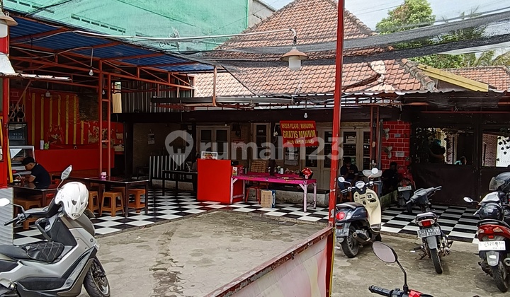 Rumah Usaha Luas di Tengah Kota Jombang