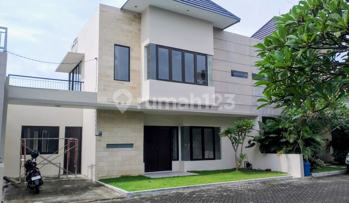 Luxury 2-Story House Ready to Occupy in Jombang 1