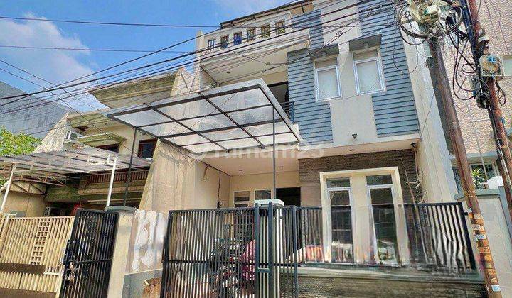 Jual Rumah Taman Ratu Jakarta Barat 2 Lt Renovated Hadap Selatan 2