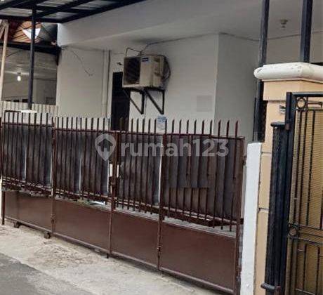 Sewa Rumah Tomang Jakarta Barat 1,5 Lt Ada 1 Ruang Untuk Gudang 2