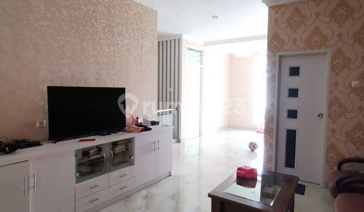 House in Modernland 2