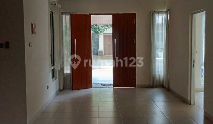 For Sale Quickly, Ready-to-Occupy House in Kota Wisata Cibubur. 2