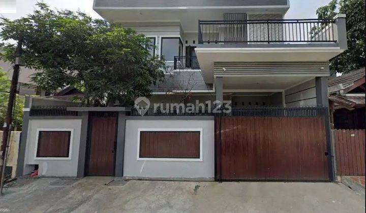 Rumah 2 Lantai Bagus Semi Furnished di Bsd City Serpong  1