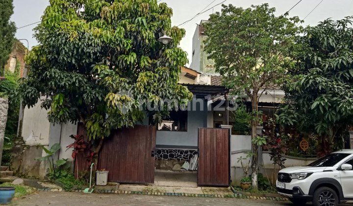 Umah Siap Huni Terawat di Jl Abdurahman Saleh Oma View Atas, Kedungkandang Malang