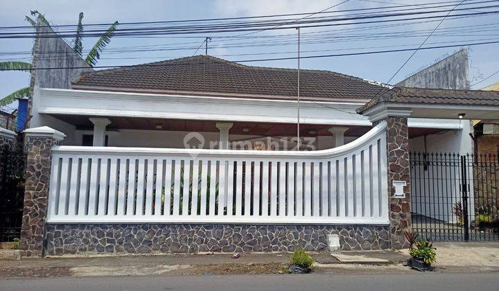 Rumah Terawat Siap Huni Tengah Kota Di Pinggir Jl. Raya Kaliurang, Malang Kota 1