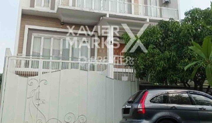 Rumah Megah 3 Lantai di Greenwood Boulevard Araya Malang 1