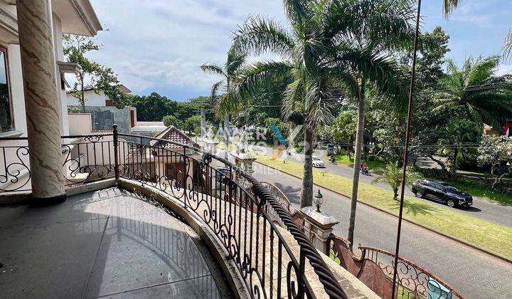 Rumah Mewah Bergaya Klasik di Boulevard Araya Golf Malang 2