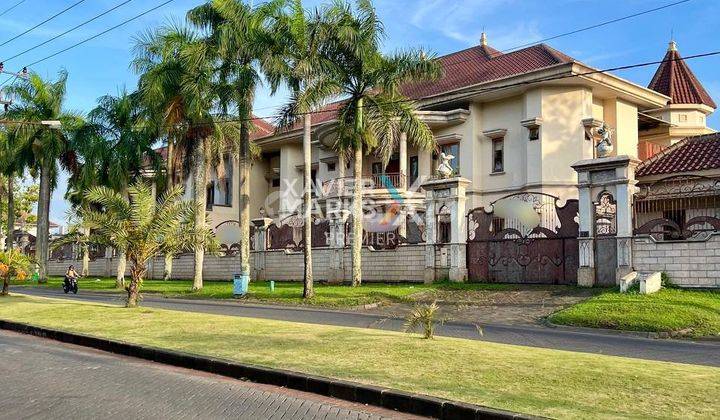 Rumah Mewah Bergaya Klasik di Boulevard Araya Golf Malang 1