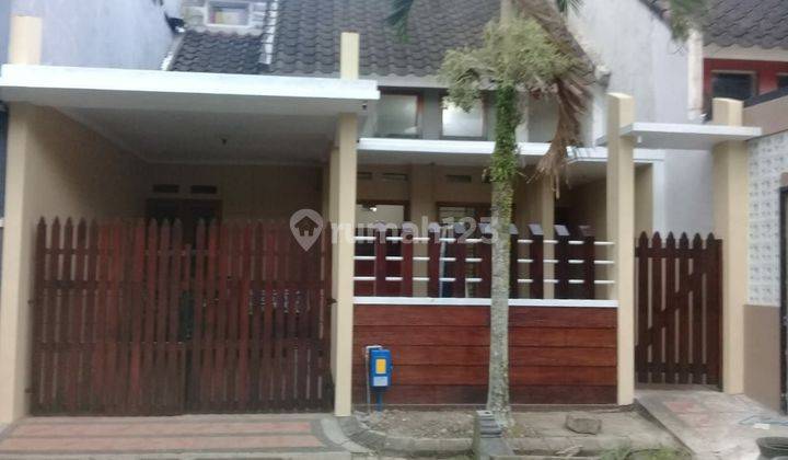 Rumah Cantik di Buring Tengah Kota Malang  1