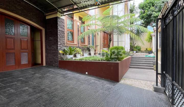 Luxury House at Istana Dieng Boulevard Malang 2