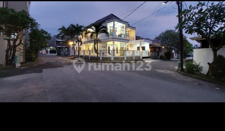 Dijual rumah Hoek baru di renovasi di regensi melati mas Dijual rumah Hoek baru di renovasi di regensi melati mas