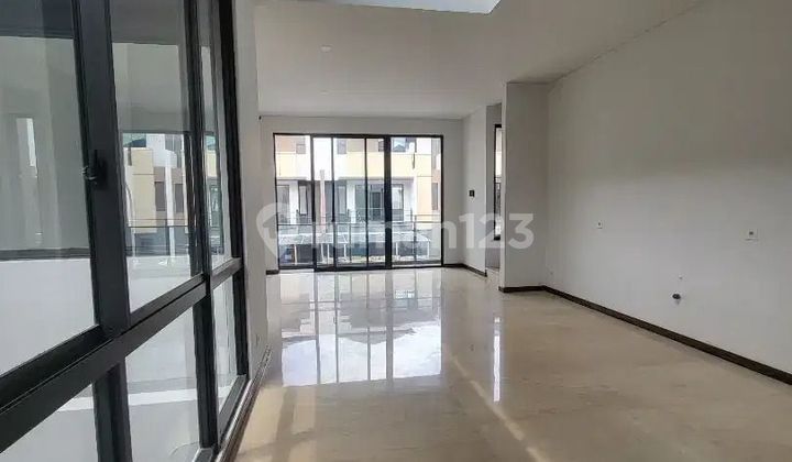 New house in a strategic location near an international school.