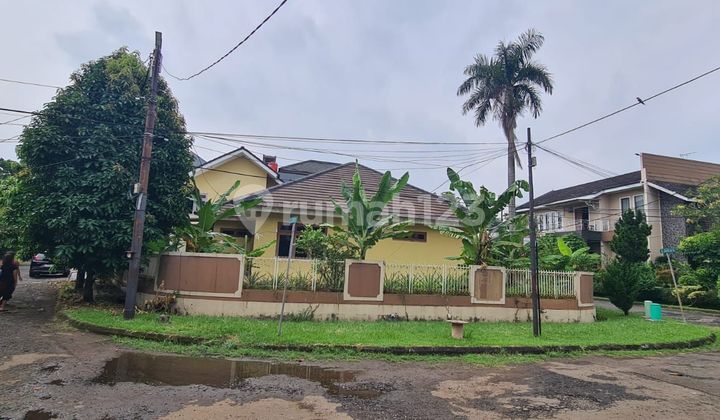 Rumah Hoek luas bonus jambu bol