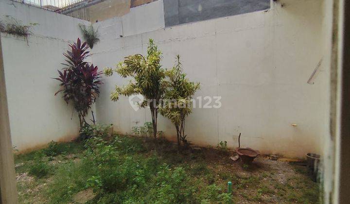 Rumah 2 Lantai Dekat Stasiun Rawa Buntu 2