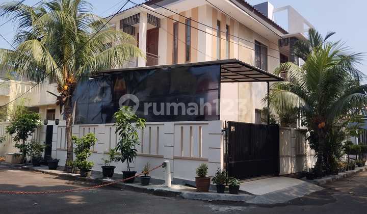 Rumah Hoek Semi Furnish Di Villa Melati Mas