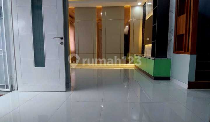 For Sale Ready to Occupancy Sweet Sparkling 2-Story House