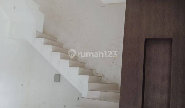 Rumah Strategis Di Bekasi  2