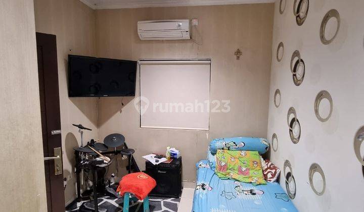 Rumah 3 Lantai. Sangat Rapi. Cocok Buat Pasangan Baru 1