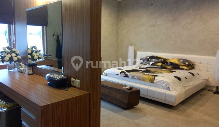 Large, Good, and Ready-to-Live-In House. Sell quickly. 2