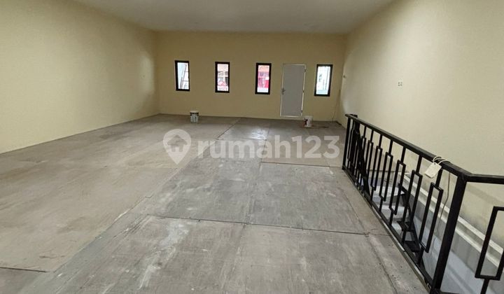 Spacious House in a Comfortable Neighborhood. Far from Noise.