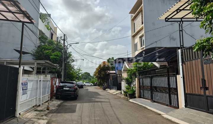 Sell Cheap!!! Want to Sell Fast!!! Tidy Move-In Ready House in Kelapa Gading 2