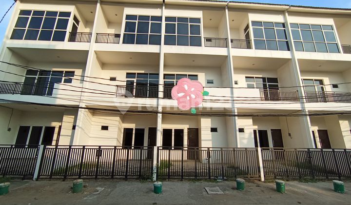 New Minimalist 3-Story House Eligible for Mortgage in Kelapa Gading