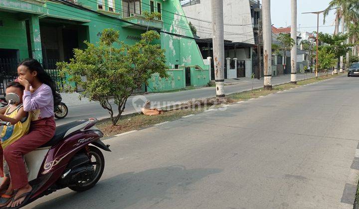 Rumah murah 3 lantai 6 kamar tidur bebas banjir jalan lebar di kelapa gading 2