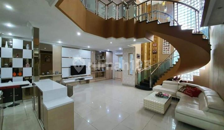 Jual Murah, Dibawah Harga Pasaran,full Furnish, Hoek, 5 Kamar, Deket Mall Mkg, Bebas Banjir, Jarang Ada Di Kelapa Gading 