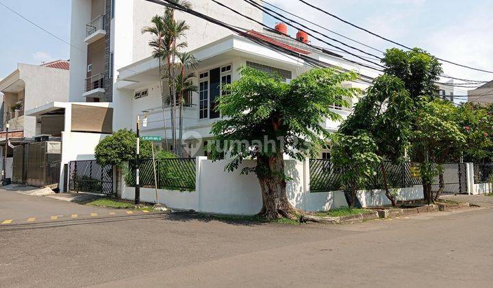 Rumah 2 Lantai Bagus SHM Utara bebas banjir jalan lebar Deket mall di kelapa Gading  2